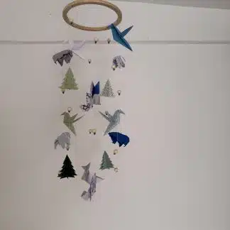 mobile bébé en origami thème forêt
